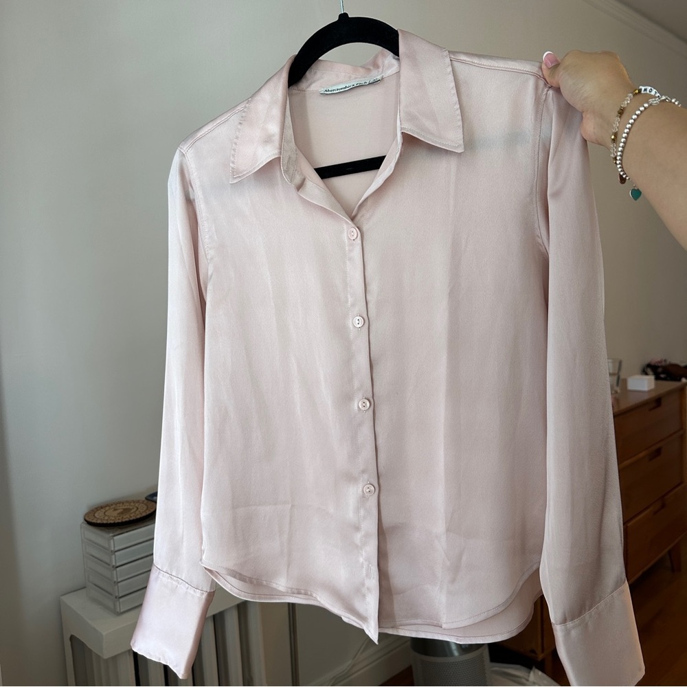 Abercrombie & Fitch Light Pink Long Sleeve Satin Button Down Shirt